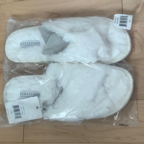 Shoes - NWT White/Natural Faux Fur Slippers Size XL